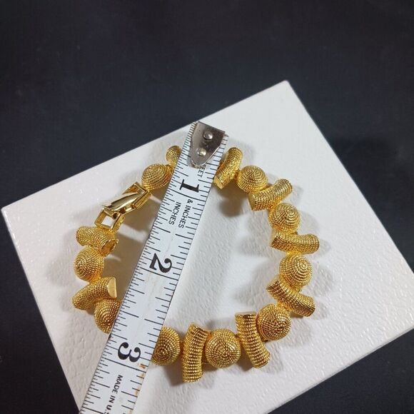 Vintage Jewelry Gold Tone Bracelet - Picture 4 of 9